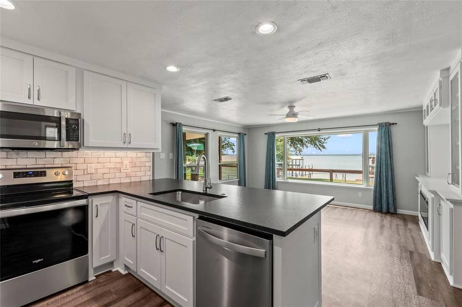 Property photo for 179 Autumn Wood Trail, Gun Barrel City, TX