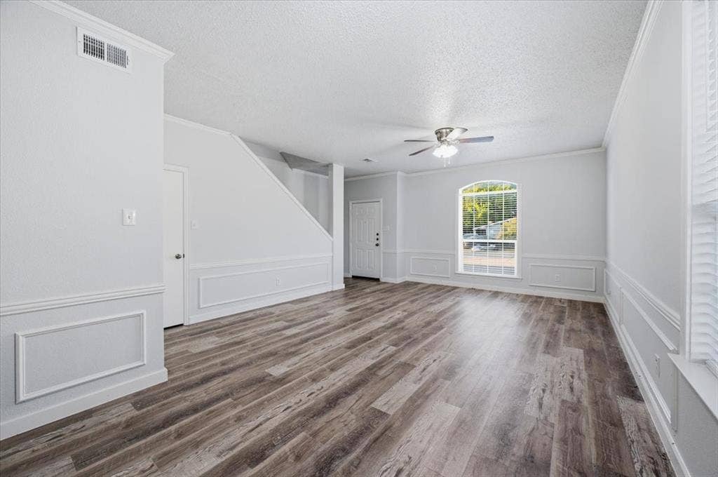 2122 W E Roberts Drive, Grand Prairie, TX 75051 2122 W E Roberts Drive, Grand Prairie, TX 75051