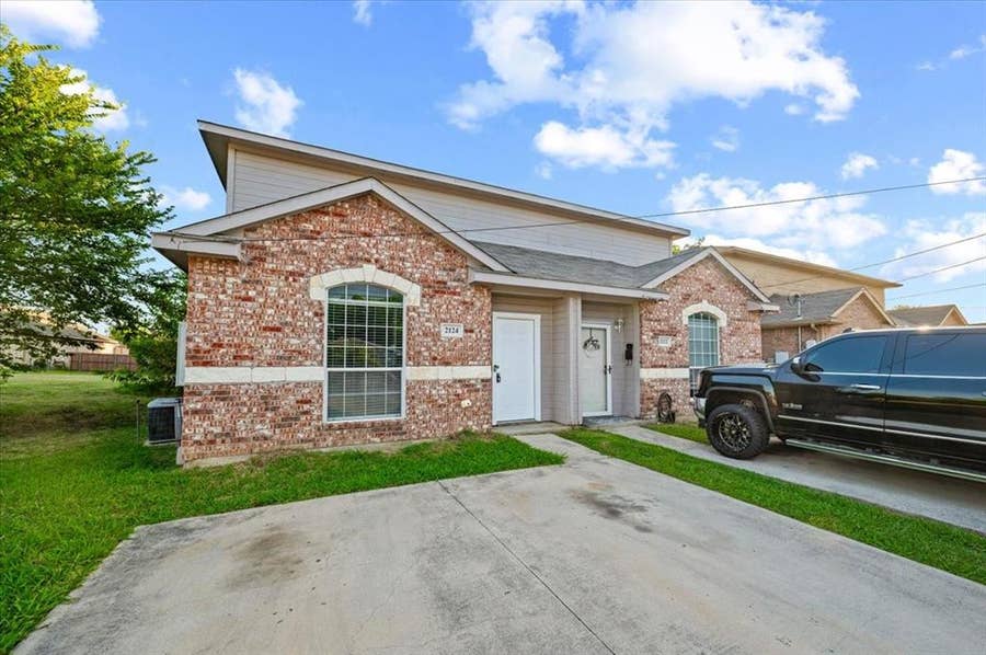 Property photo for 2122 W E Roberts Drive, Grand Prairie, TX