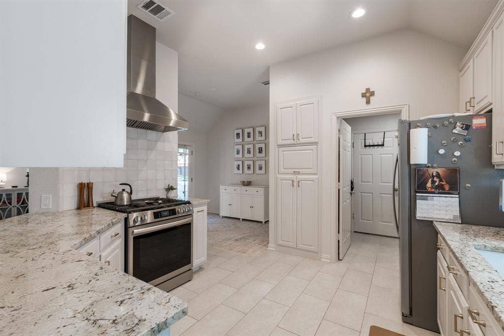 320 Andre Drive, Irving, TX 75063 320 Andre Drive, Irving, TX 75063