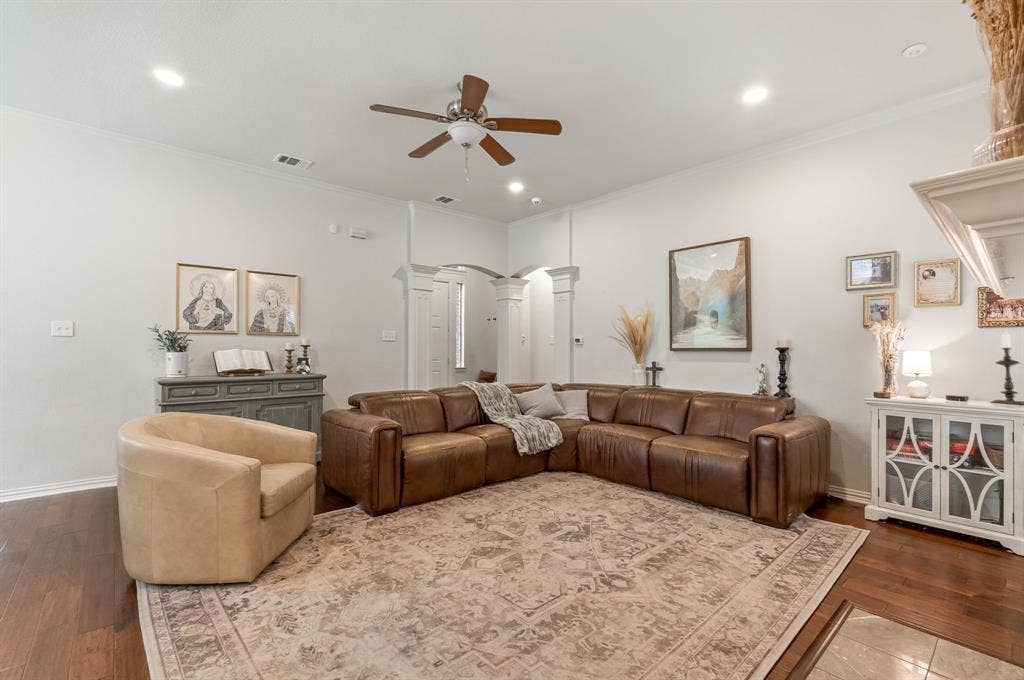 320 Andre Drive, Irving, TX 75063 320 Andre Drive, Irving, TX 75063