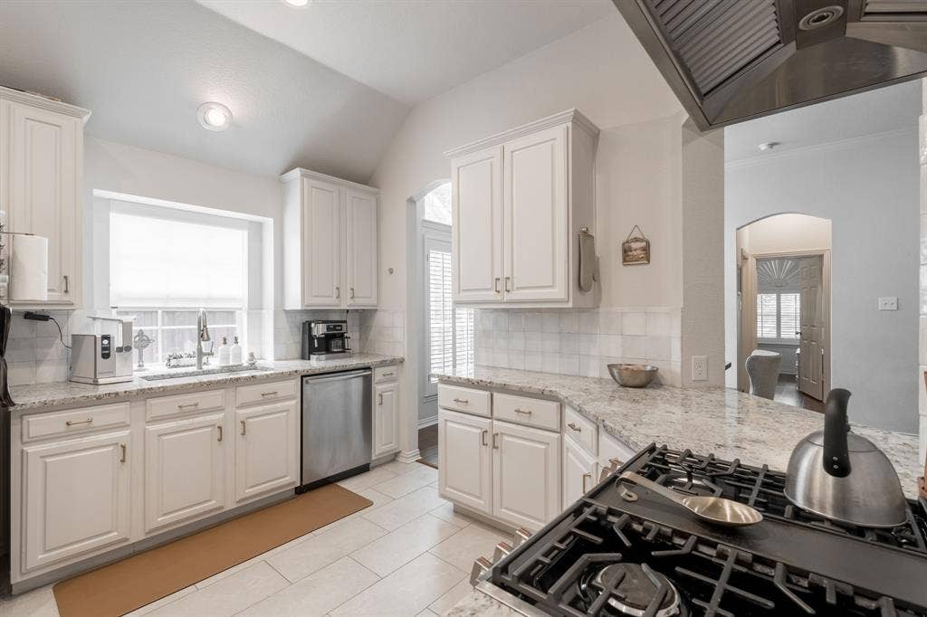 320 Andre Drive, Irving, TX 75063 320 Andre Drive, Irving, TX 75063