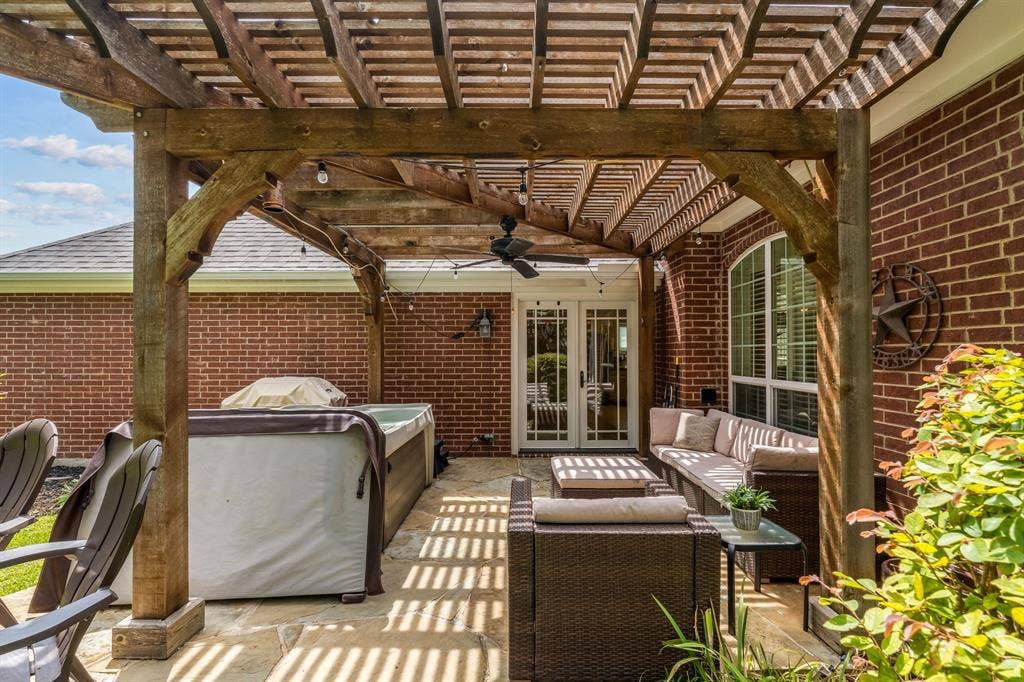 320 Andre Drive, Irving, TX 75063 320 Andre Drive, Irving, TX 75063