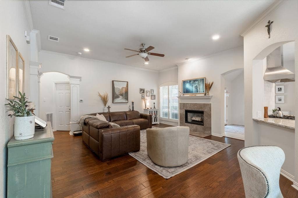 320 Andre Drive, Irving, TX 75063 320 Andre Drive, Irving, TX 75063