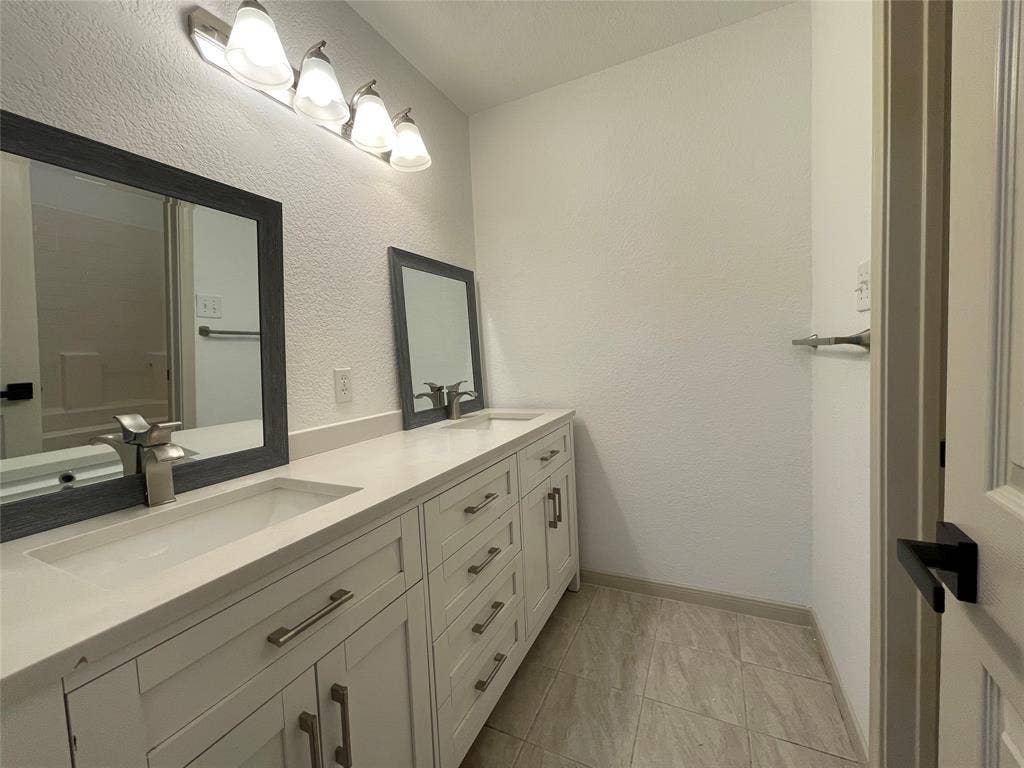 6030 Bentwood Drive, Midlothian, TX 76065 6030 Bentwood Drive, Midlothian, TX 76065
