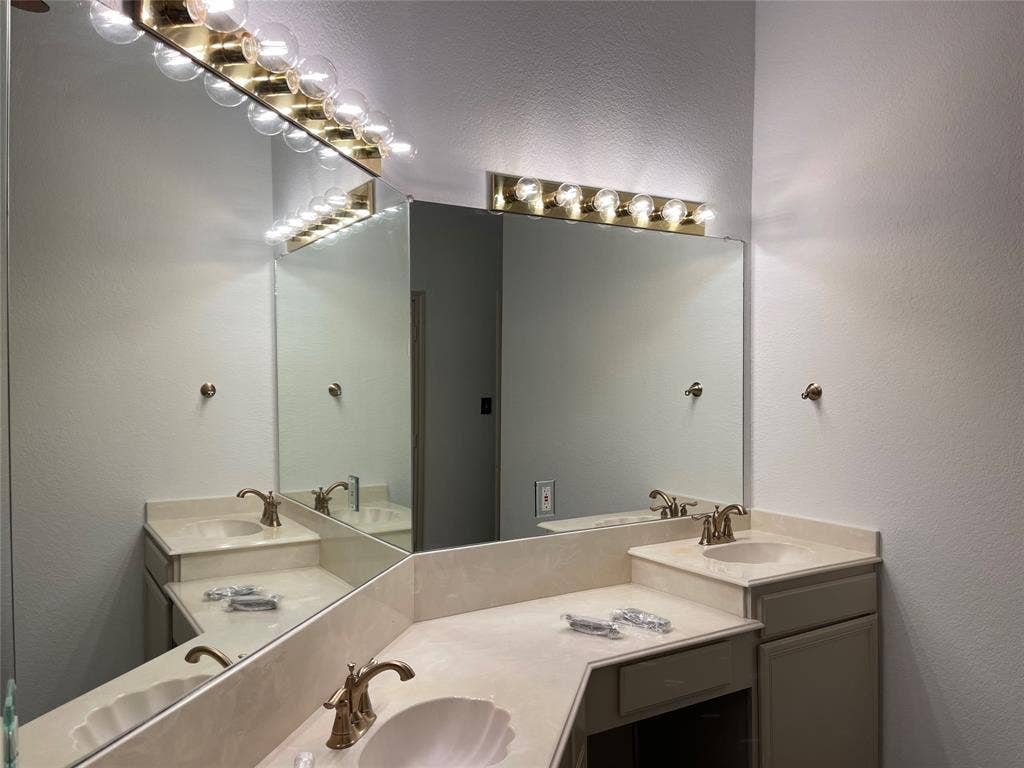 6030 Bentwood Drive, Midlothian, TX 76065 6030 Bentwood Drive, Midlothian, TX 76065