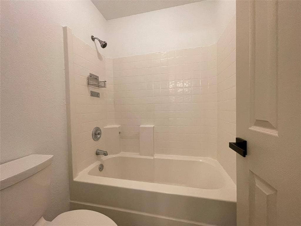 6030 Bentwood Drive, Midlothian, TX 76065 6030 Bentwood Drive, Midlothian, TX 76065