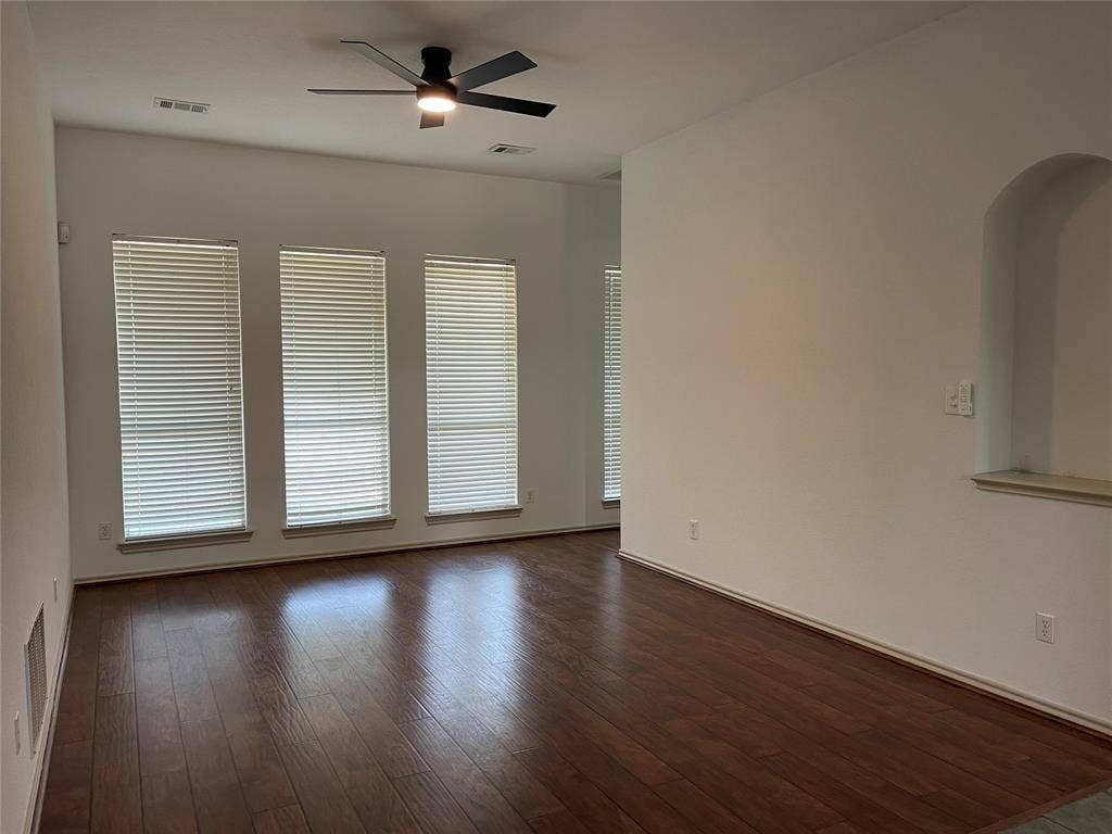 6030 Bentwood Drive, Midlothian, TX 76065 6030 Bentwood Drive, Midlothian, TX 76065