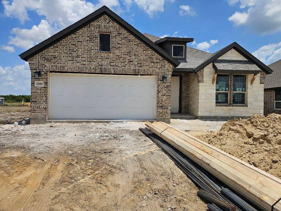 Property photo for 3008 Leopard Lane, Ennis, TX