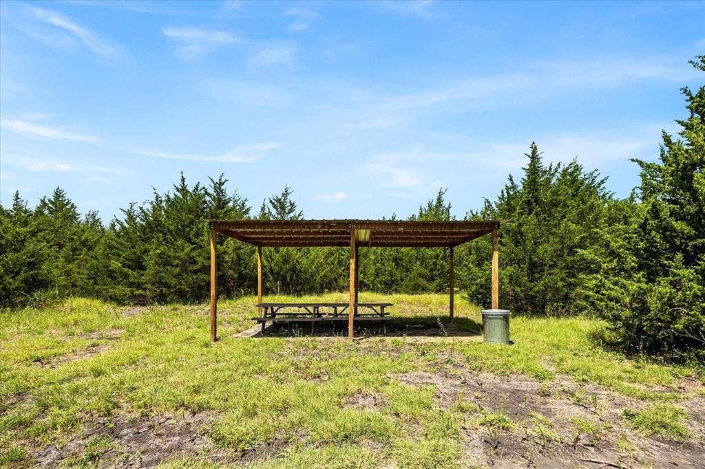 976 Fm 2194, Farmersville, TX 75442 Covered pavilion with 2 picnic tables.
