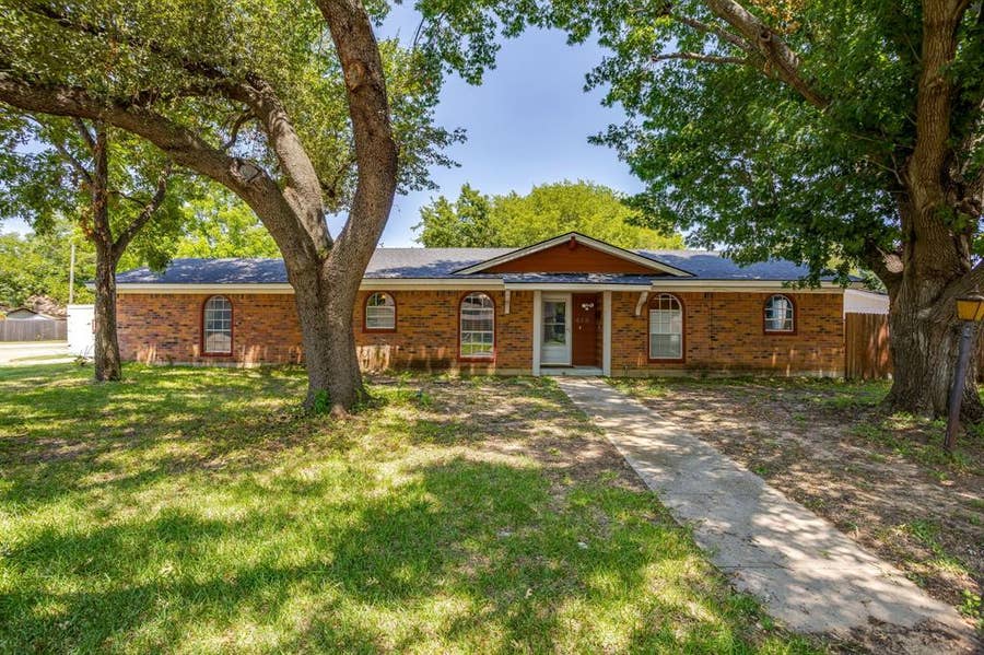 Property photo for 450 Nathan Street, Burleson, TX