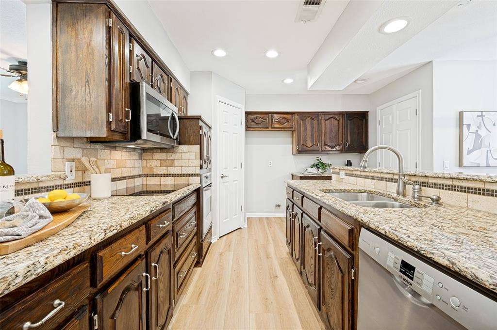 3221 Bandolino Lane, Plano, TX 75075 3221 Bandolino Lane, Plano, TX 75075