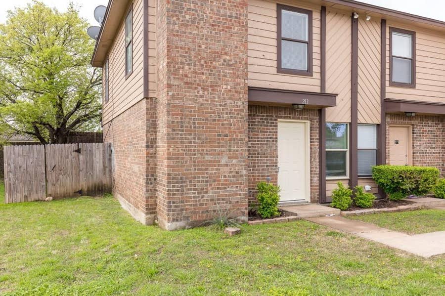 Property photo for 213 Cambridge Drive, Saginaw, TX
