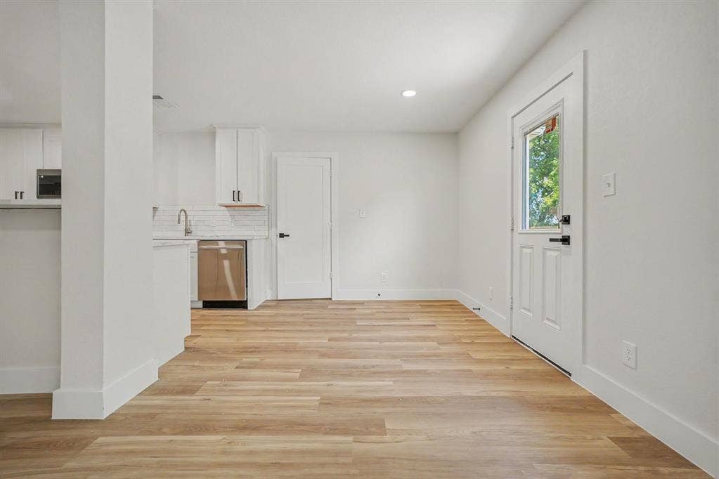 Spacious Breakfast Room