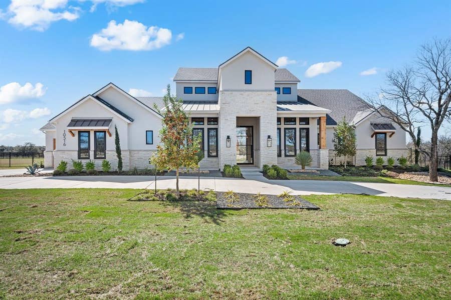Property photo for 10516 Fleming Pointe Drive, Fort Worth, TX
