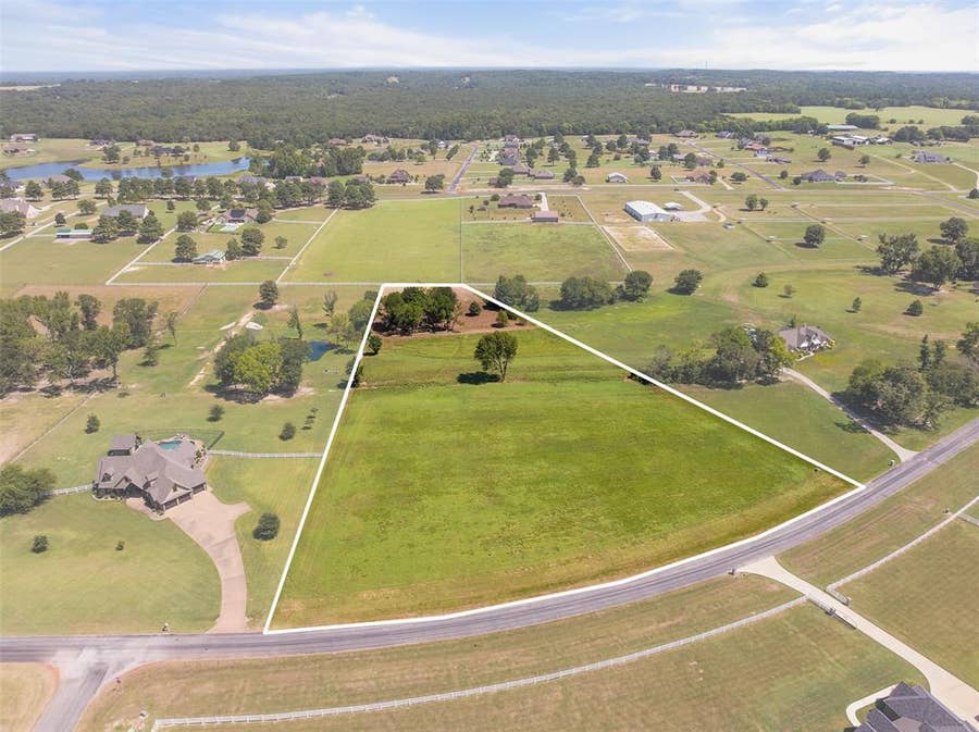 Property photo for 23050 Bridle View Drive, Lindale, TX