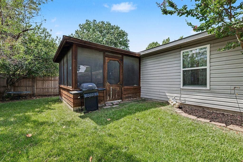 3123 Melrose Drive, McKinney, TX 75070 Grassy backyard and screened in porch