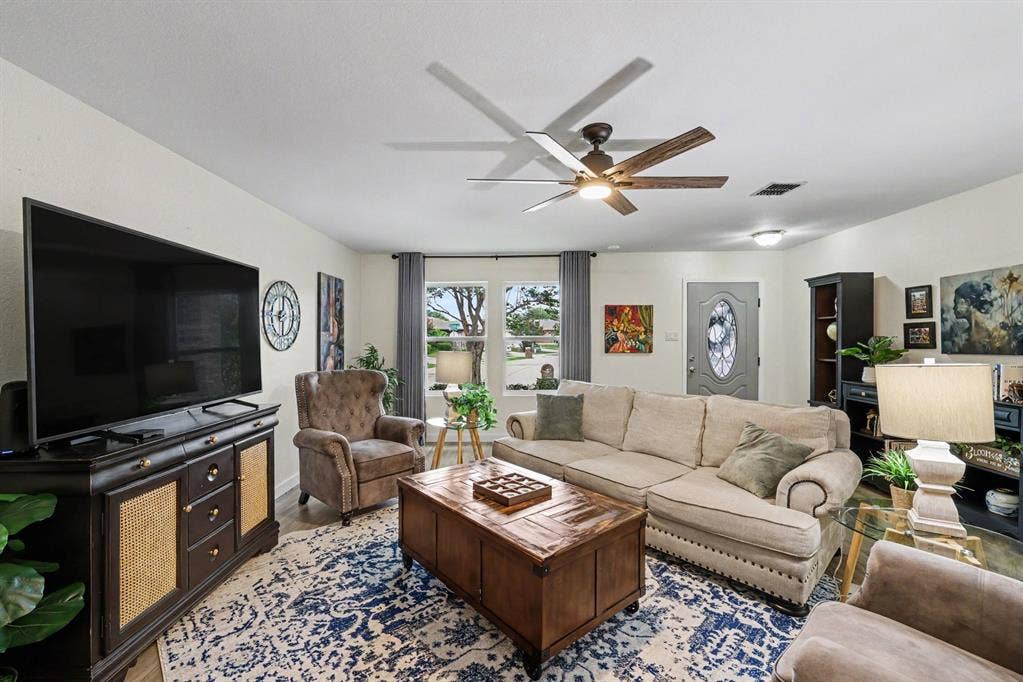 3123 Melrose Drive, McKinney, TX 75070 Living room
