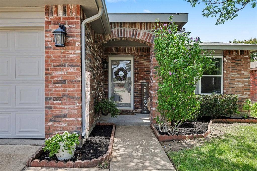 3123 Melrose Drive, McKinney, TX 75070 Covered front porch