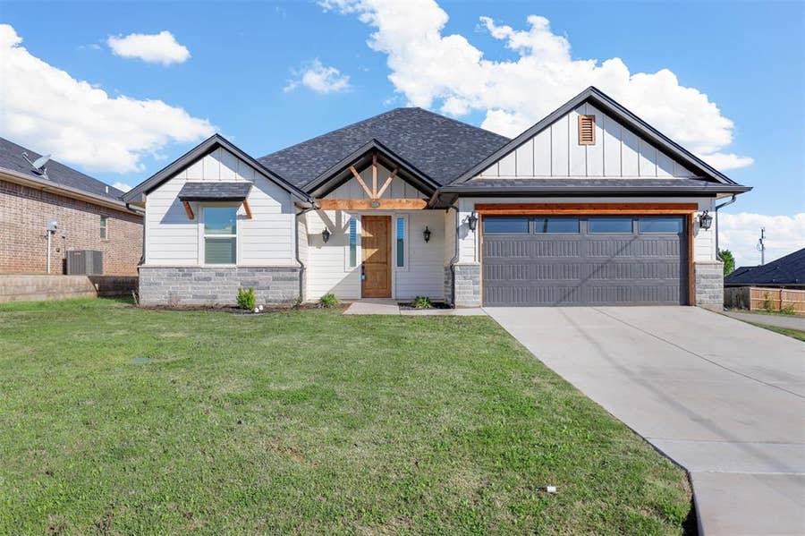 Property photo for 2524 Creek Drive, Granbury, TX