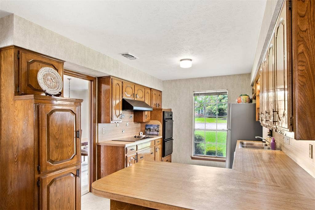 3301 Canterbury Drive, Plano, TX 75075 3301 Canterbury Drive, Plano, TX 75075