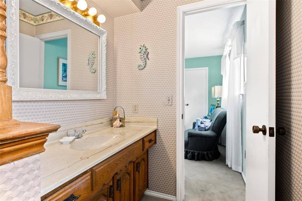 3301 Canterbury Drive, Plano, TX 75075 3301 Canterbury Drive, Plano, TX 75075