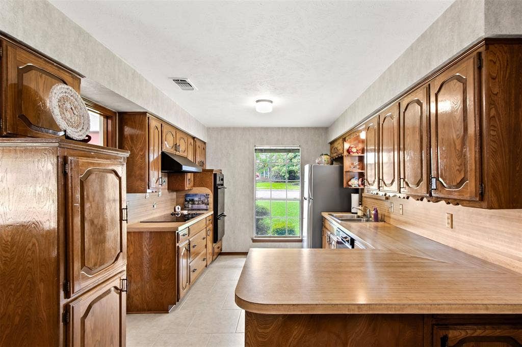 3301 Canterbury Drive, Plano, TX 75075 3301 Canterbury Drive, Plano, TX 75075