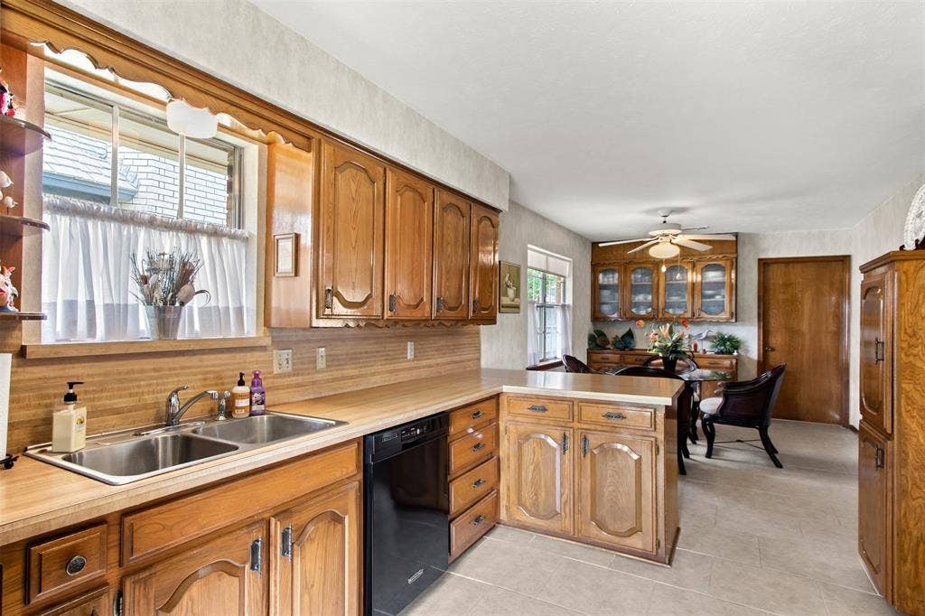 3301 Canterbury Drive, Plano, TX 75075 3301 Canterbury Drive, Plano, TX 75075