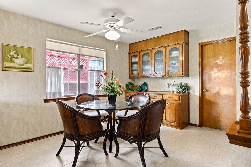 3301 Canterbury Drive, Plano, TX 75075 3301 Canterbury Drive, Plano, TX 75075
