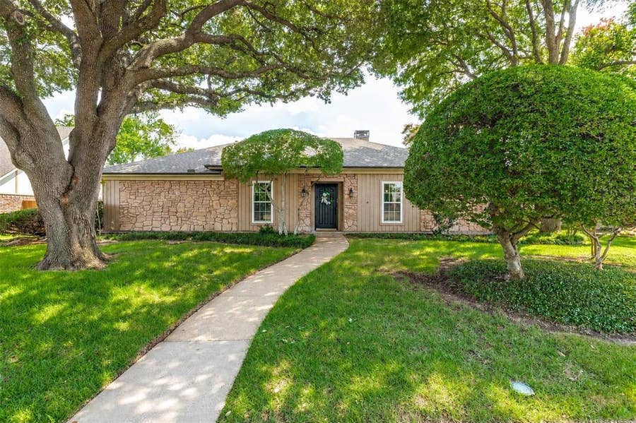 Property photo for 2212 Kirby Drive, Plano, TX