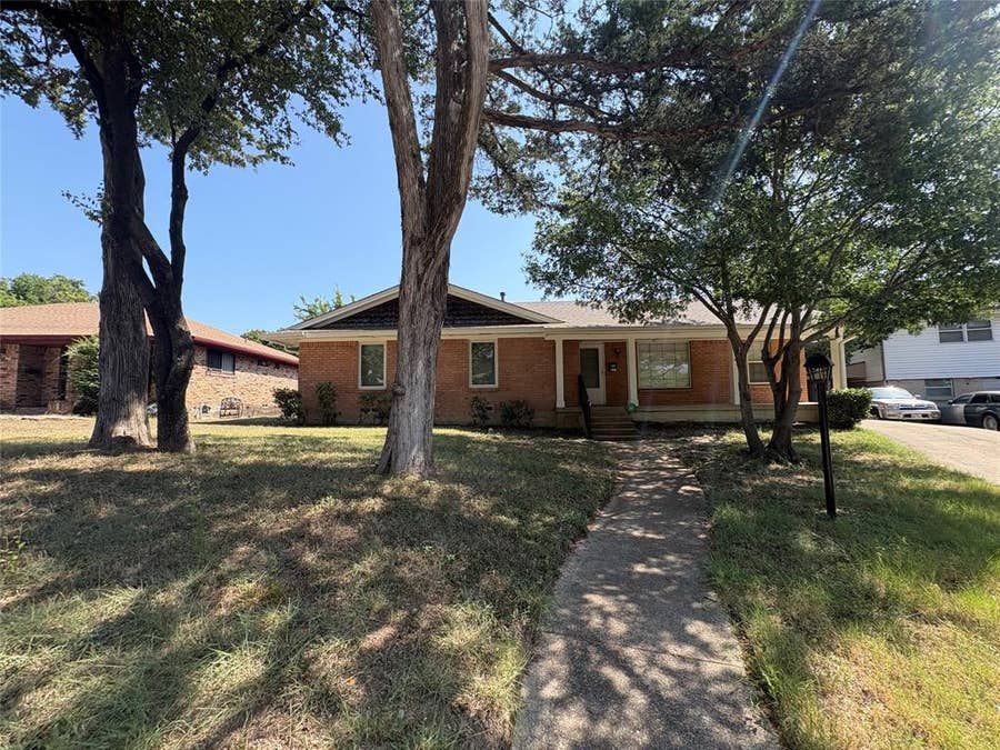 Property photo for 615 Oak Forest Drive, Dallas, TX