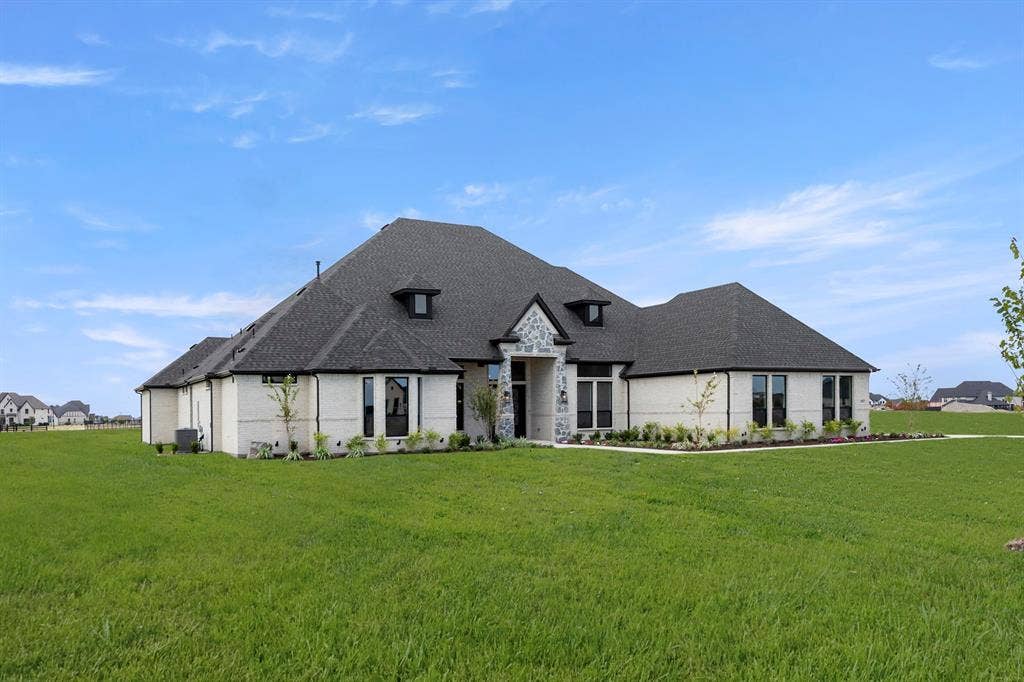 5012 Lynwood Drive, Parker, TX 75002 02. 5012 Lynwood - Front (2)