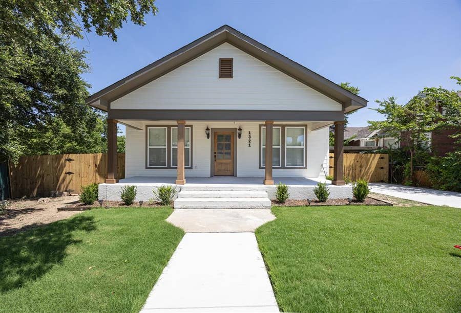 Property photo for 1321 E Magnolia Avenue, Fort Worth, TX