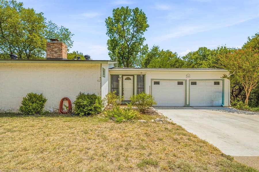 Property photo for 1005 Spanish Trail Drive, Granbury, TX
