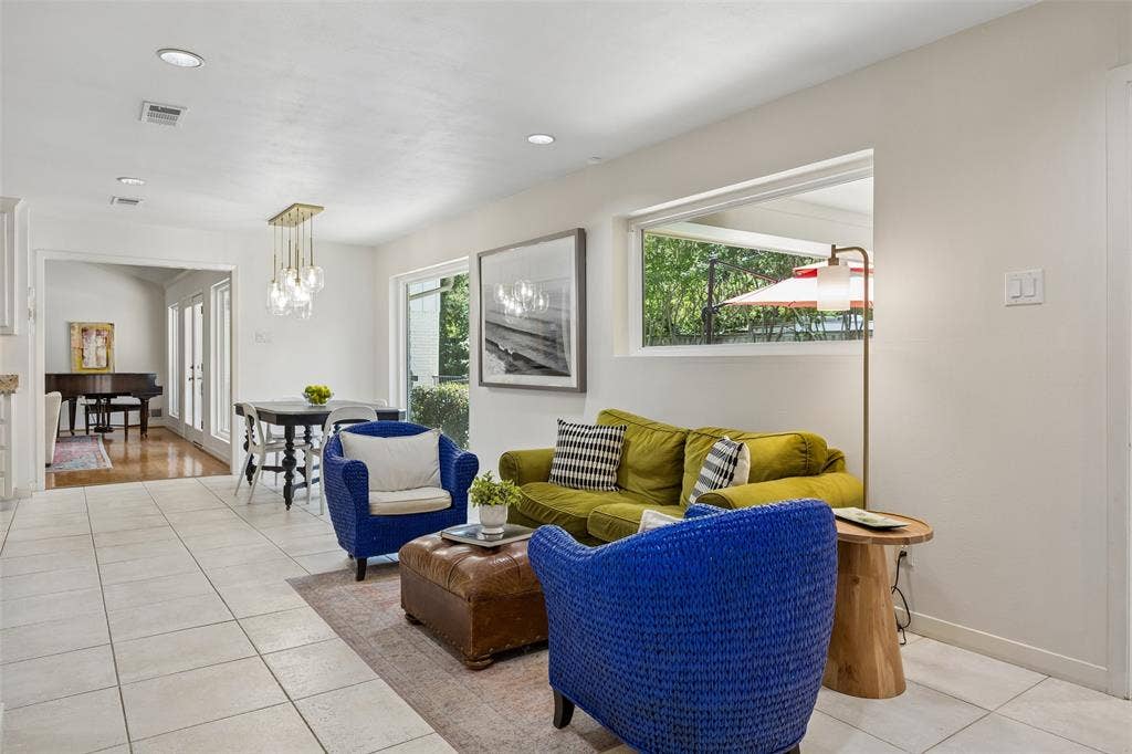 4110 Shady Hill Drive, Dallas, TX 75229 A light-filled casual living and dining area offers an easy connection to the kitchen and views of the backyard.