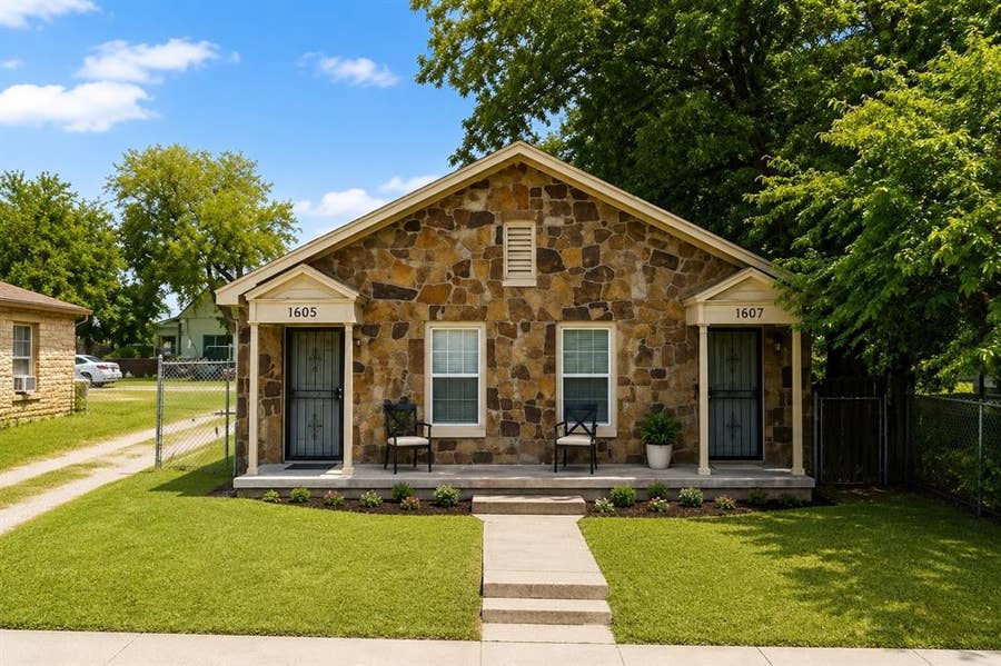 Property photo for 1605 E Hattie Street, Fort Worth, TX
