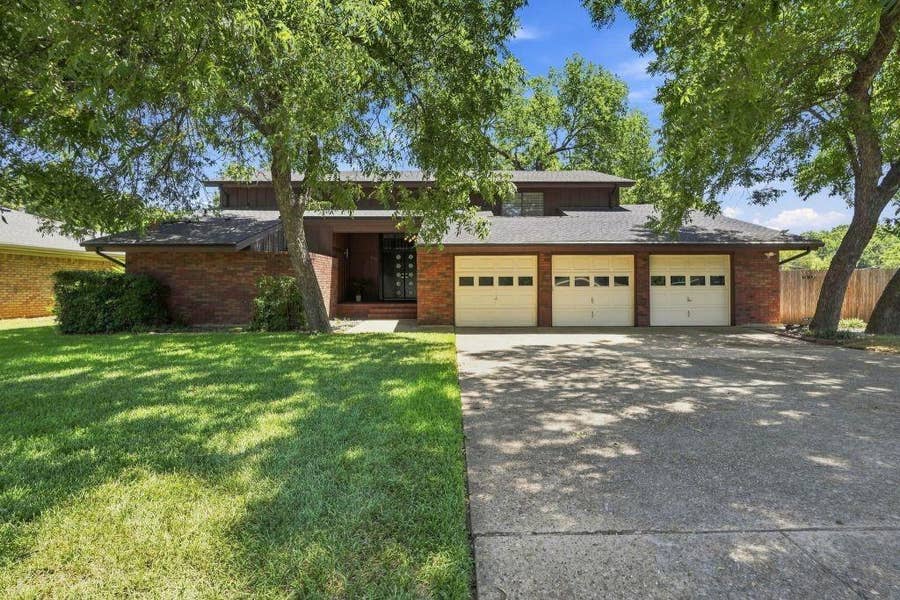 Property photo for 408 Arcadia Street, Hurst, TX