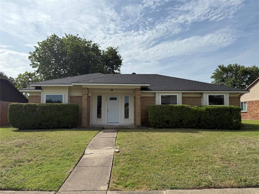 Property photo for 206 E Ridgegate Drive, Garland, TX