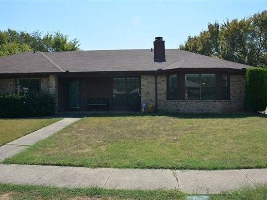 Property photo for 216 E Denton Drive, Euless, TX