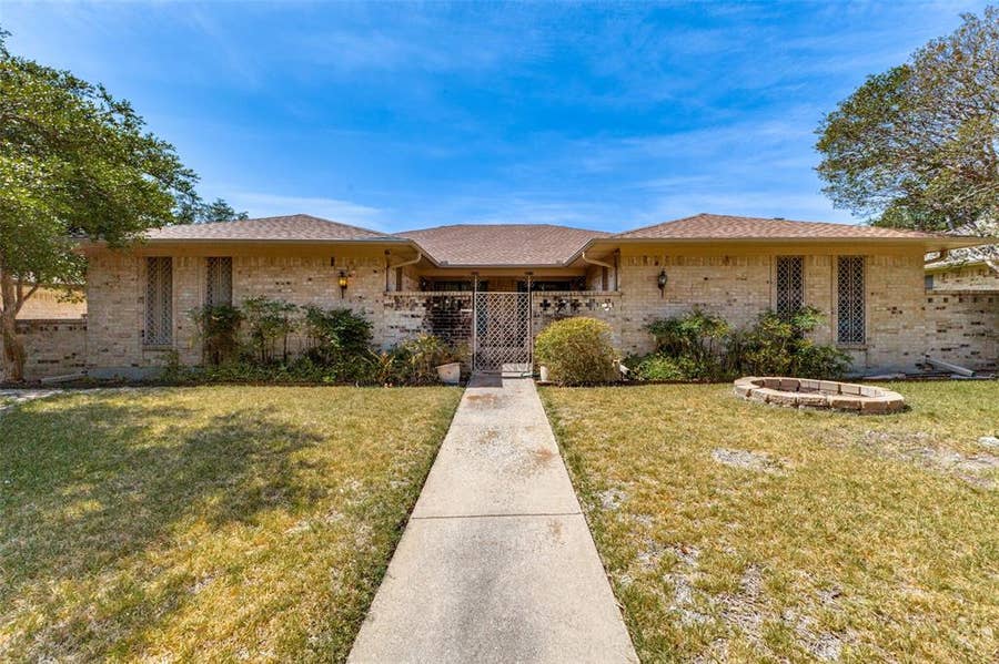 Property photo for 8211 Lullwater Drive, Dallas, TX