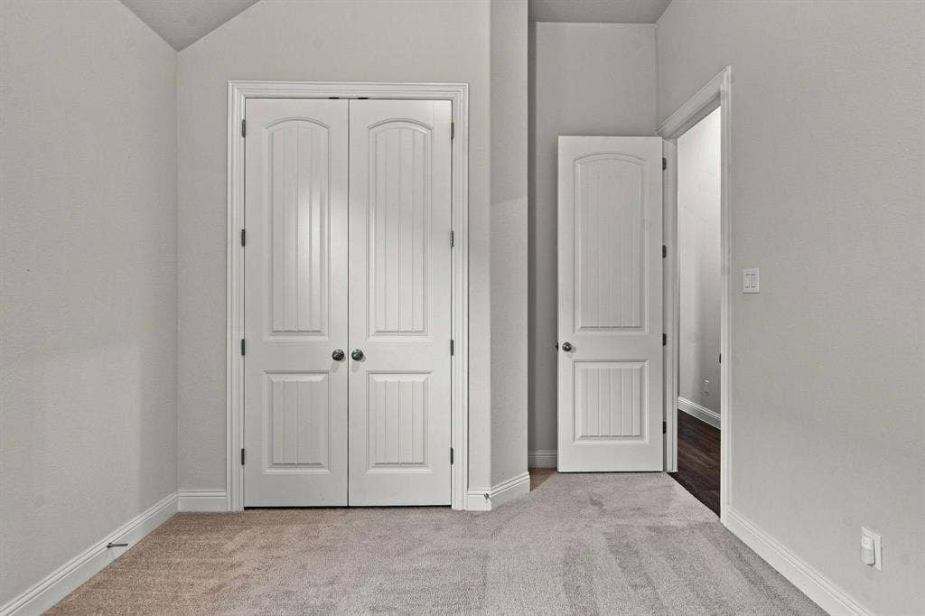 944 Tara Court, Haslet, TX 76052 Neutral-toned wall finishes throughout