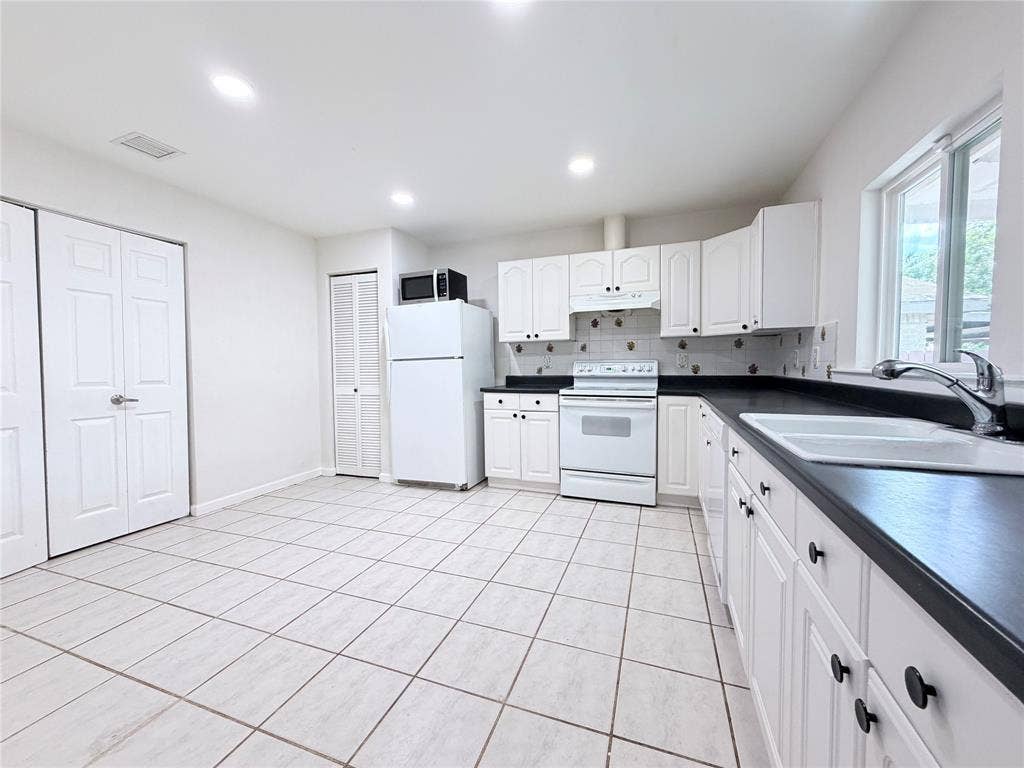 407 Ivy Way, Garland, TX 75043 407 Ivy Way, Garland, TX 75043