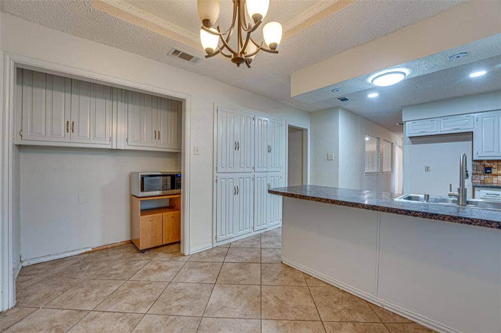 917 Meadowgate Drive, Garland, TX 75040