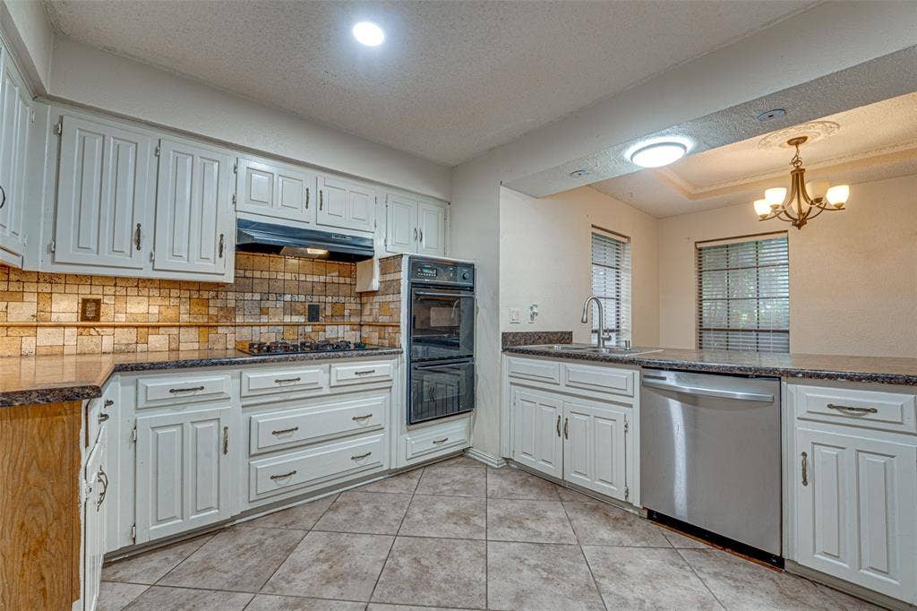 917 Meadowgate Drive, Garland, TX 75040