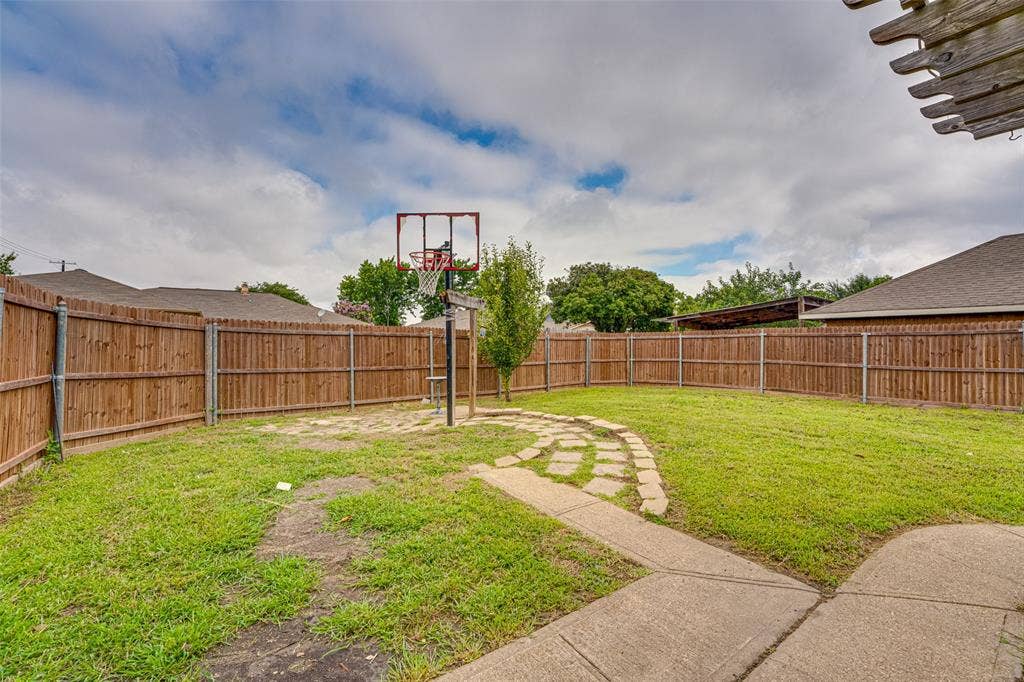 917 Meadowgate Drive, Garland, TX 75040