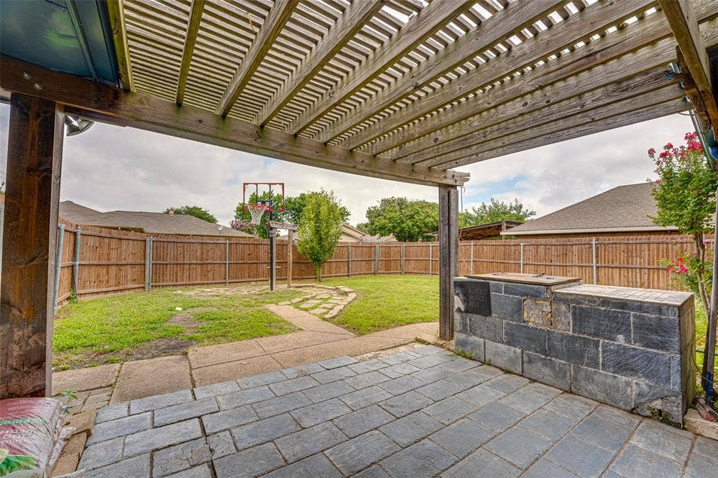 917 Meadowgate Drive, Garland, TX 75040