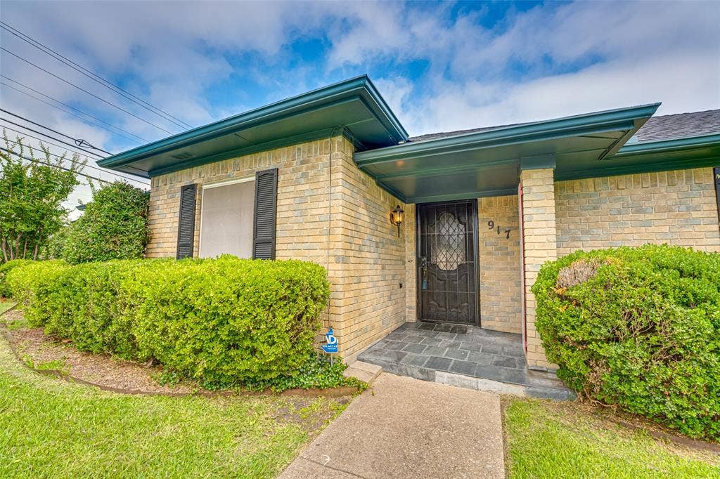 917 Meadowgate Drive, Garland, TX 75040