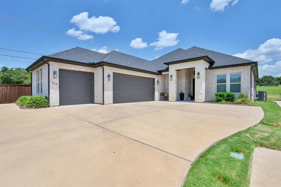 Property photo for 1124 Aviara Court, Granbury, TX