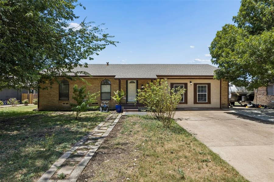 Property photo for 111 Dunn Street, Red Oak, TX
