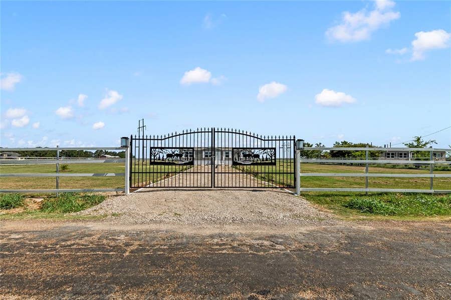 Property photo for 16609 Tarlton Road, Mabank, TX